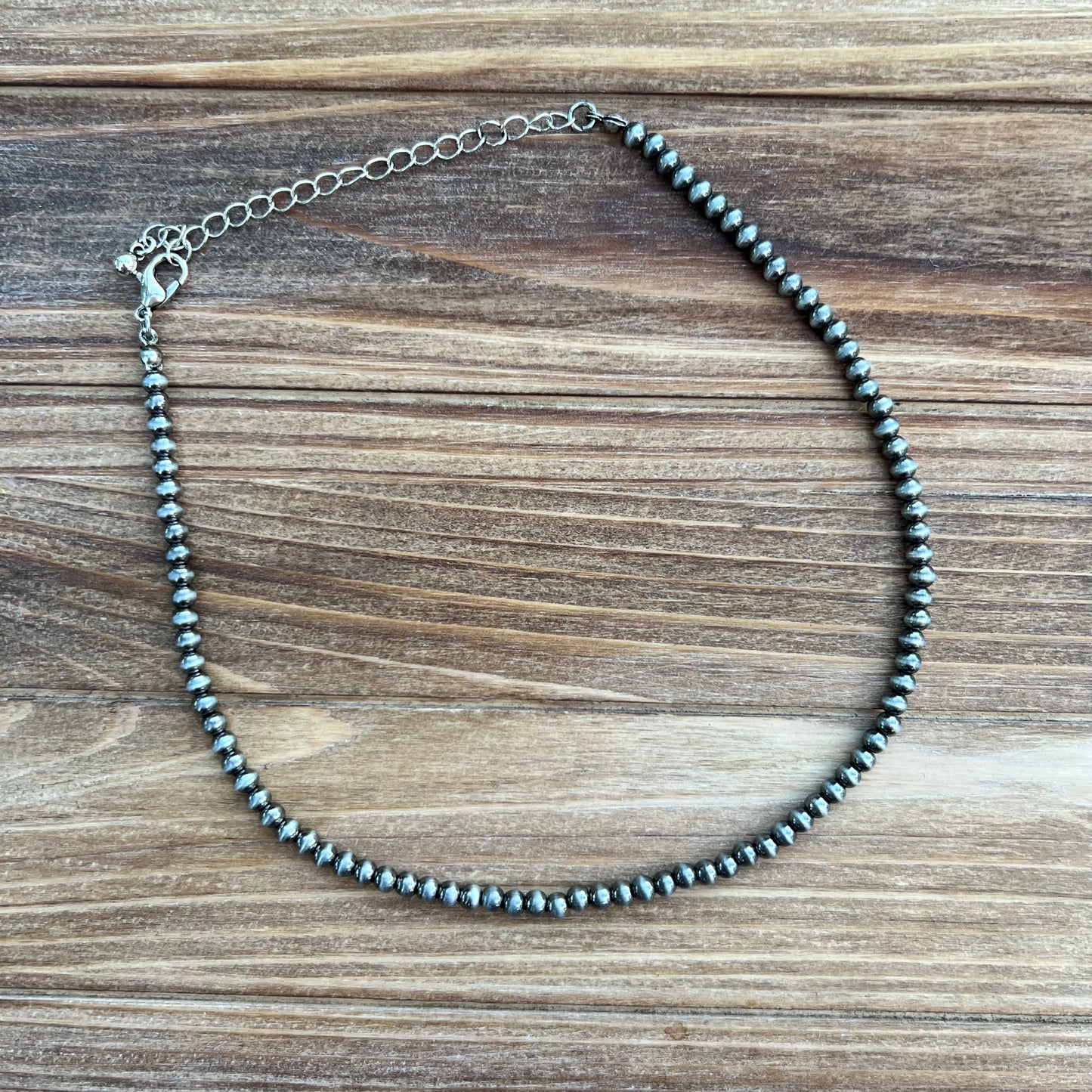 Collier ras du cou en perles Navajo de 4 mm