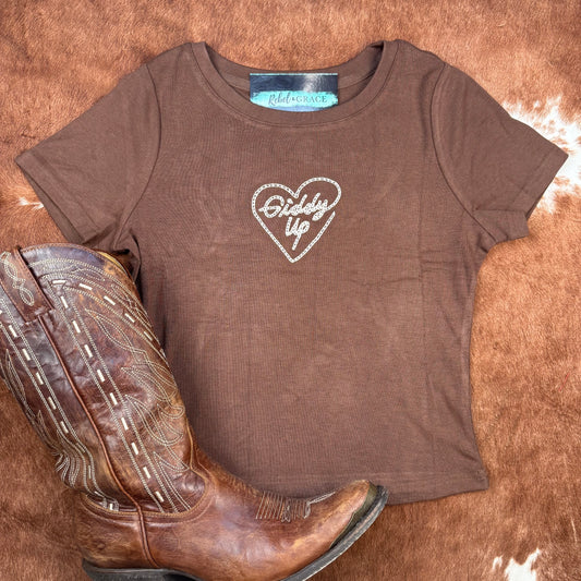 brown baby tee with embroidered lasso design in a heart with the words Giddy Up in the middle. Rodeo and country concert outfits for women